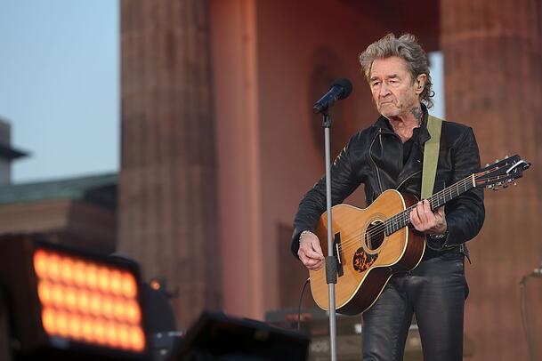Peter Maffay setzte bei seinem Auftritt ein Zeichen gegen Hass und für Toleranz. Peter Maffay setzte bei seinem Auftritt ein Zeichen gegen Hass und für Toleranz.