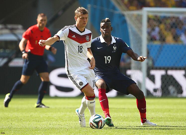 Toni Kroos - Note 3 -  Freistöße wie der vor dem 1:0 steigern seinen Marktwert. Am ruhenden Ball aber stärker als am rollenden.