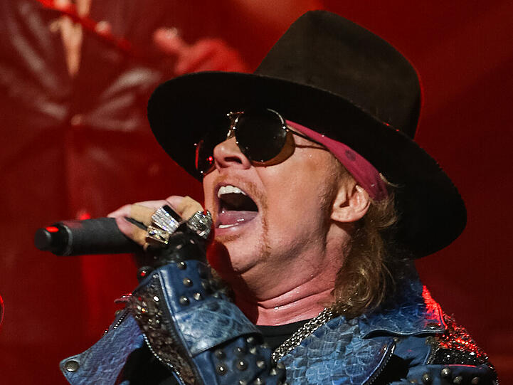 Axl Rose bei einem Live-Konzert in Los Angeles