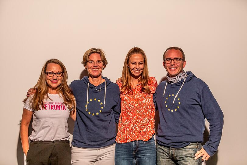 Glückliche Gastgeber (v.l.): Jutta Feit (jip film und Verleih), Cosima Baron Fernandez de Cordoba (EP-Verbindungsbüro München, Veranstaltungen & PR), Moderatorin Lisa Heckl und Tobias Winkler (Geschäftsführer EP-Verbindungsbüro München).