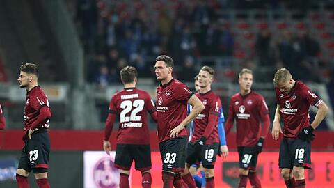 Bedient: Die Nürnberger Spieler sind nach der Heimpleite gegen Hertha BSC.