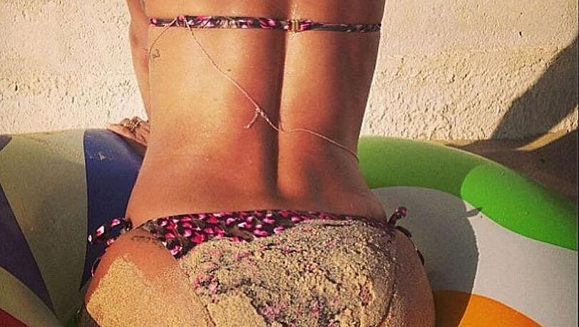 Ein schöner Rücken kan auch entzücken... Rihanna aber übertreibt es Ein schöner Rücken kan auch entzücken... Rihanna aber übertreibt es