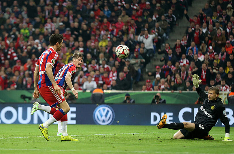 Dritter Akt: Die Bayern scheitern an BVB-Schlussmann Langerak.