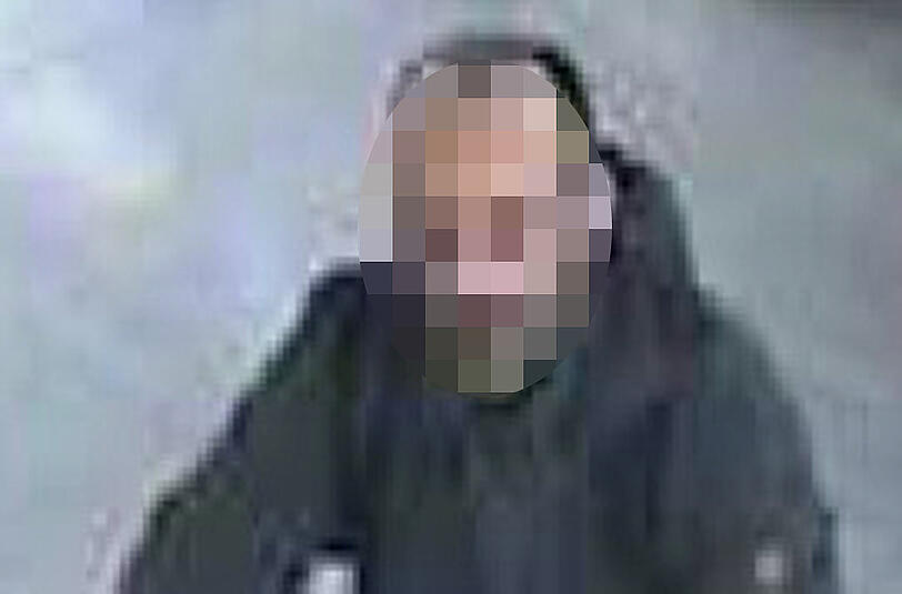 Der gesuchte Mann hat sich inzwischen der Polizei gestellt.