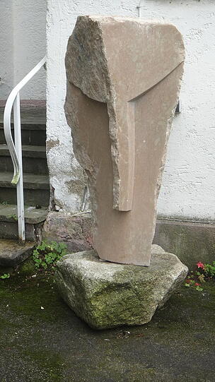 Auch diese Steinskulpturen sind zu sehen.