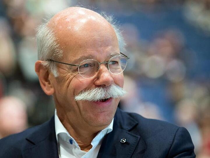 Dieter Zetsche wird nach seinem Abschied als Daimler-Chef jährlich mindestens 1,05 Millionen Euro Ruhegehalt bekommen.