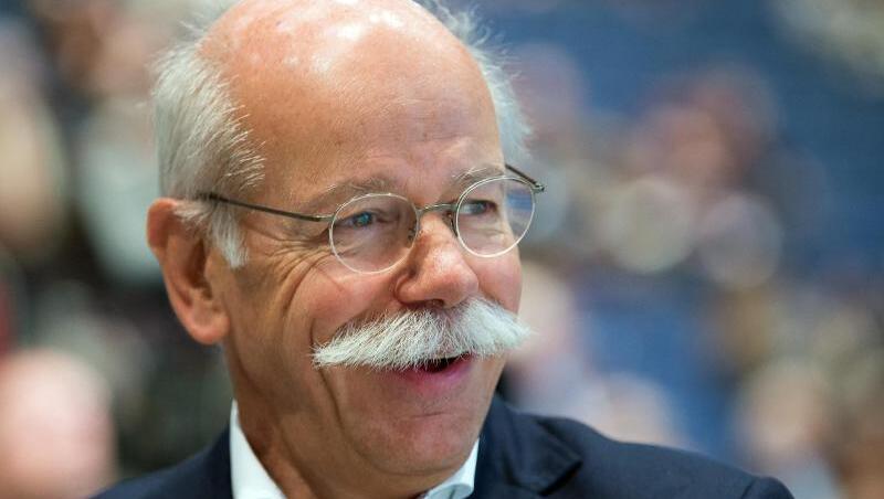 Dieter Zetsche wird nach seinem Abschied als Daimler-Chef jährlich mindestens 1,05 Millionen Euro Ruhegehalt bekommen.