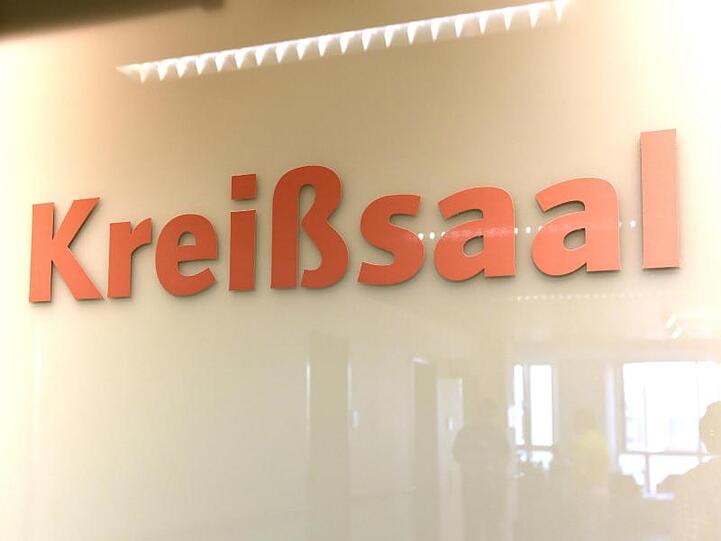 "Kreißsaal" steht auf der Tür in einem Krankenhaus. Foto: Jens Kalaene/ZB/Archiv