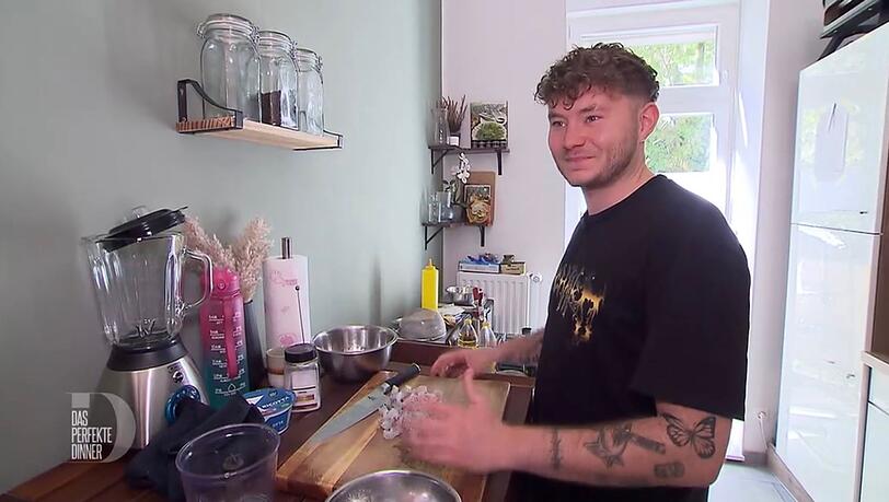 Sieht nicht so aus, aber ist Finanzbeamter: Jannik (28) aus Berlin liebt Kaffee und gutes Essen. Sieht nicht so aus, aber ist Finanzbeamter: Jannik (28) aus Berlin liebt Kaffee und gutes Essen.