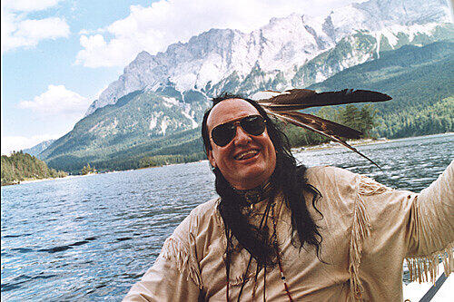 Bilder von Isarindianer Willy Michl und seiner Cora.