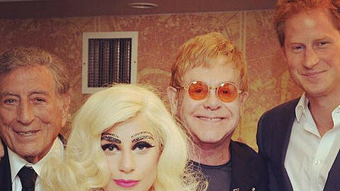 Ein Charity-Event macht es möglich: Tony Bennett, Lady Gaga, Elton John und Prinz Harry zusammen auf einem Foto