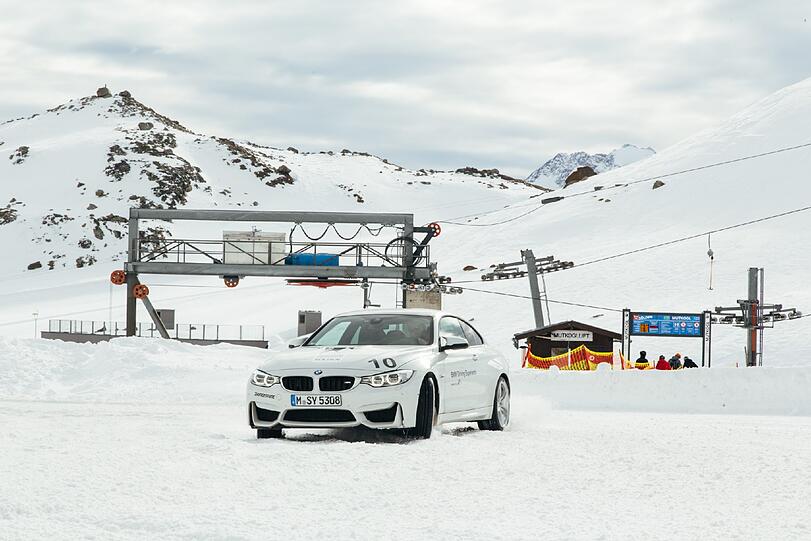 Rutschige Angelegenheit: Bei der Driving Experience von BMW am Gletscher bei Sölden geht es darum, das Fahrzeug mit und ohne elektronische Helfer im Griff zu haben.