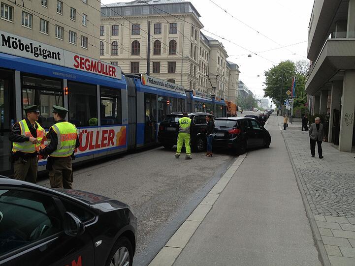 Polizisten am Ort des Geschehens.
