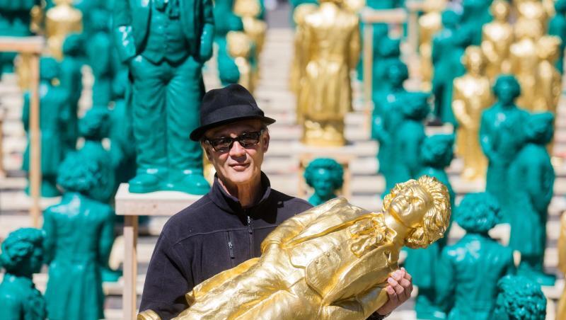 Ottmar Hörl inmitten seiner Beethoven-Statuen. Foto: Rolf Vennenbernd/dpa/Archivbild Ottmar Hörl inmitten seiner Beethoven-Statuen. Foto: Rolf Vennenbernd/dpa/Archivbild