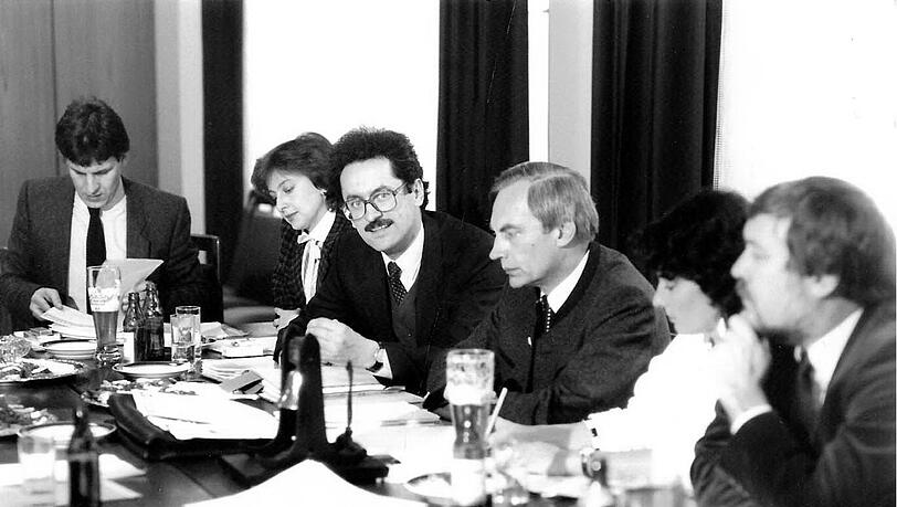 Nach der Versöhnung jahrelang der Anwalt des OBs: Christian Ude auf einer Pressekonferenz mit Schorsch Kronawitter im Jahr 1984. Nach der Versöhnung jahrelang der Anwalt des OBs: Christian Ude auf einer Pressekonferenz mit Schorsch Kronawitter im Jahr 1984.