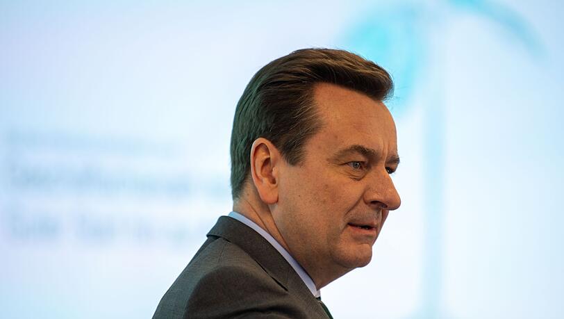 Munich Re Vorstandschef Joachim Wenning stellt die USA in eine Reihe mit China und Russland. (Archivbild)