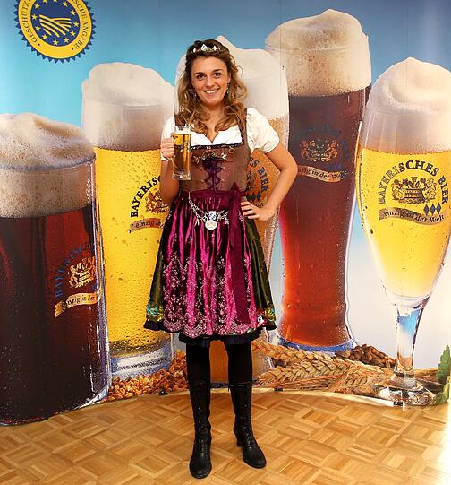 Jahrespressekonferenz der bayerischen Brauwirtschaft im Brauerhaus über die Entwicklung der Absatzzahlen 2011 . Bierkönigin Barbara Stadler.