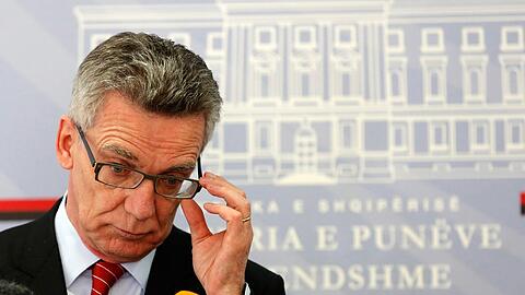 Thomas de Maiziere hat am Freitag überraschend mitgeteilt, dass syrische Flüchtlinge schlechter gestellt werden sollten.