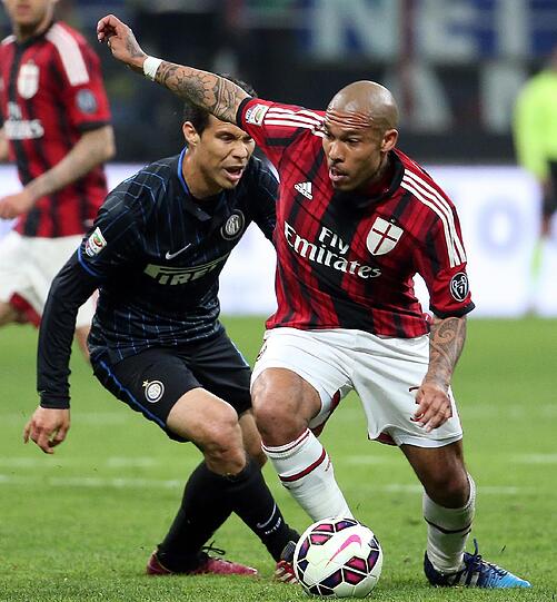 In der Kategorie der gewalttätigsten Fußballer folgen ihm Hollands Nigel de Jong ("Meistertreter")...