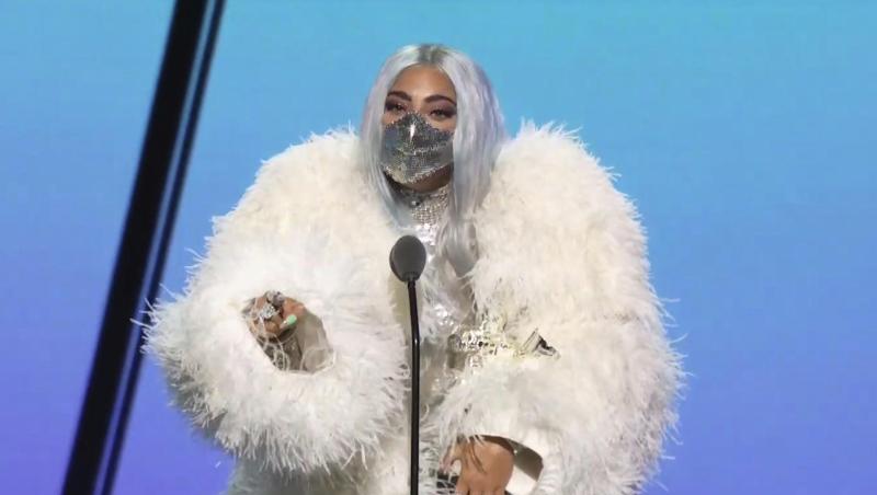 ES war der Abend von Lady Gaga, die mit fünf Awards ausgezeichnet wurde. ES war der Abend von Lady Gaga, die mit fünf Awards ausgezeichnet wurde.
