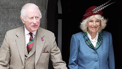 König Charles und Königin Camilla bei einem Besuch in Schottland.