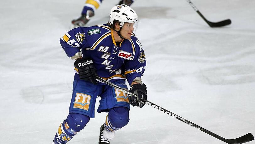 EHC-Kapitän Felix Petermann bestreitet sein 500. DEL-Spiel. EHC-Kapitän Felix Petermann bestreitet sein 500. DEL-Spiel.
