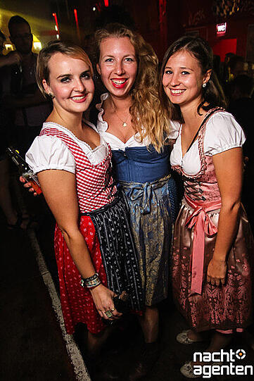 Bei der Party am Samstag unter dem gleichen Motto ging's sexy weiter...