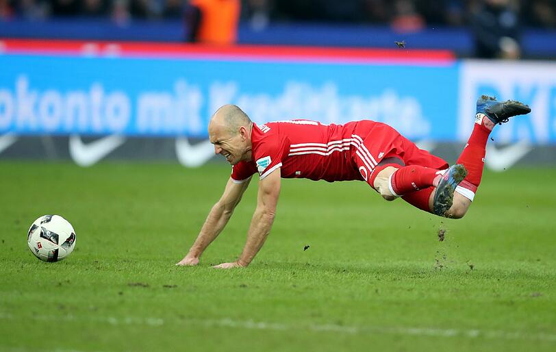 Arjen Robben: Note 4 - Voll in Fahrt braucht der 33-Jährige keine Pause. Seine Doppelpässe mit Müller funktionierten nicht immer. Seinen Schuss ließ Hertha-Keeper Jarstein beinahe ins Netz plumpsen. Machte noch am meisten Betrieb, kam aber nie so richtig durch mit seinen Aktionen. Am Ende ohne Fortune.