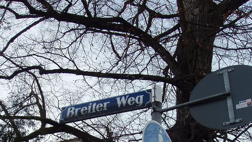 Hier am Breiter Weg soll auch die schnelle Ersatzroute zum Langwieder See von der Dorfstraße abzweigen und südlich der Autobahn verlaufen. Hier am Breiter Weg soll auch die schnelle Ersatzroute zum Langwieder See von der Dorfstraße abzweigen und südlich der Autobahn verlaufen.