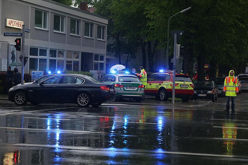 Großer Feuerwehreinsatz am Freitagabend in Berg am Laim.
