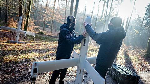 Der als erfolgreich bezeichnete Industrietest soll die Grundlage daf&uuml;r legen, um die Bundeswehr z&uuml;gig mit der Drohnenwaffe ausstatten zu k&ouml;nnen, teilten die Unternehmen nach dem Test mit.