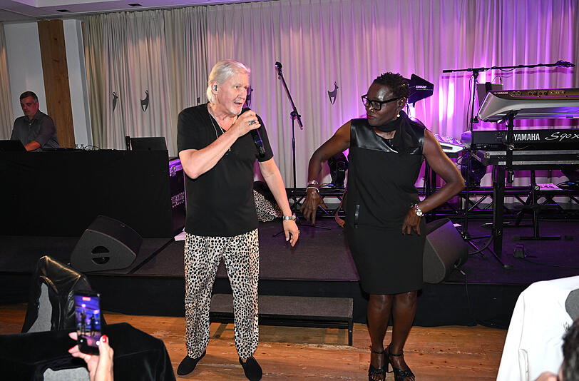Johnny Logan und Auma Obama