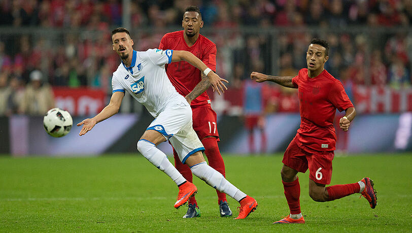 Hier noch im Duell mit Thiago (rechts) und Jérôme Boateng, bald ein Teamkollege? Sandro Wagner. Hier noch im Duell mit Thiago (rechts) und Jérôme Boateng, bald ein Teamkollege? Sandro Wagner.