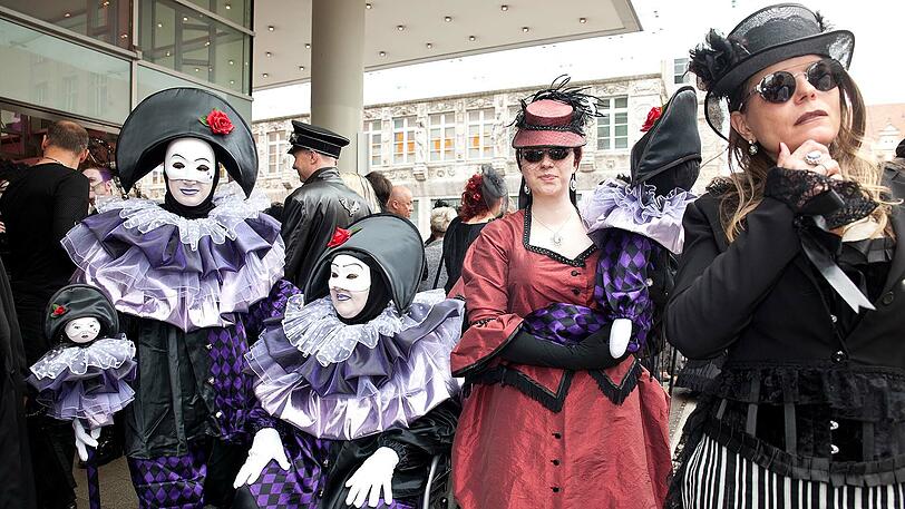 Mehr als 20 000 Anhänger der Gothic-Szene nehmen am 27. Wave-Gotik-Treffen (WGT) teil.