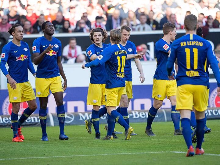 Leipzigs Spieler freuen sich über den Sieg beim VfB Stuttgart.