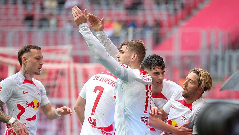 Leipzig gewann gegen Augsburg auch dank eines Doppelpacks von Timo Werner (M).