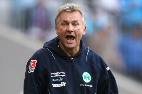 Aller guten Dinge sind Drei? Fürths Trainer Benno Möhlmann.