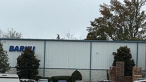 Einsatzkräfte des Cleveland Police Departments ermittelten auf dem Firmengelände.