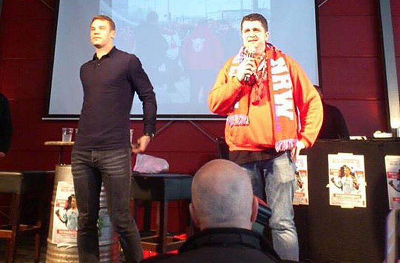Manuel Neuer beim Bayern-Fanklub "Vest Bajuwaren e.V.".