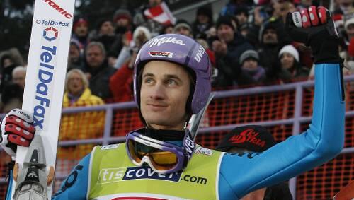 Endlich durfte er einmal wieder jubeln. Nach mehr als acht Jahren kam Martin Schmitt bei einem Springen der Vierschanzentournee wieder aufs Podest. Endlich durfte er einmal wieder jubeln. Nach mehr als acht Jahren kam Martin Schmitt bei einem Springen der Vierschanzentournee wieder aufs Podest.