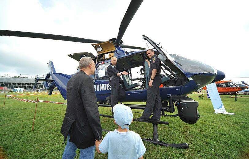 Einen Hubschrauber konnte man von Innen begutachten.