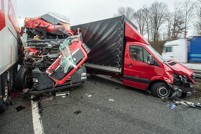 Lkw-Unfall auf der A93: Die Bilder...