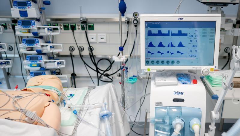 Eine Dummy-Puppe an einem Beatmungsgerät in der neu eröffneten Intensivstation im Vivantes Humboldt-Klinikum im Berliner Stadtteil Reinickendorf. Eine Dummy-Puppe an einem Beatmungsgerät in der neu eröffneten Intensivstation im Vivantes Humboldt-Klinikum im Berliner Stadtteil Reinickendorf.