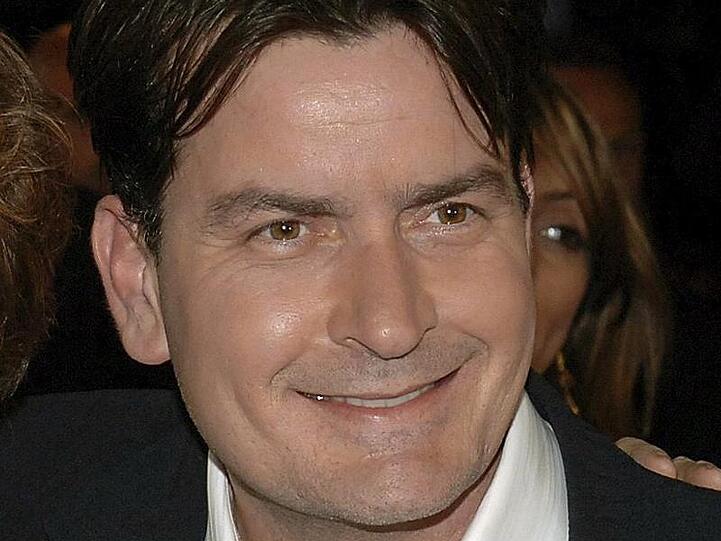 Charlie Sheen: Immer wieder macht der US-Schauspieler mit Alkohol- und Gewaltexzessen Schalgzeilen