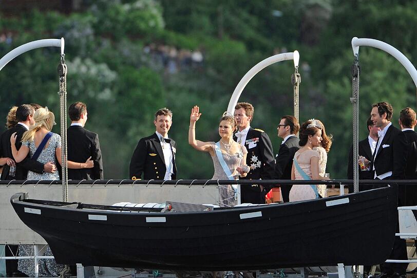 Prinzessin Madeleine und ihr Ehemann Chris O'Neill konnten nach dem Ja-Wort mit 400 Gästen im Königsschloss am Mälarsee feiern &ndash; bis in die Nacht. Die Bilder.