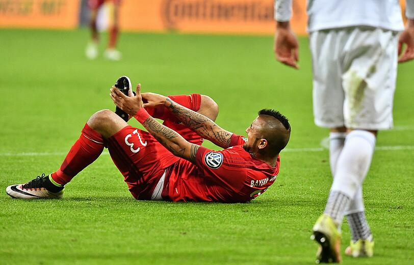 ARTURO VIDAL: NOTE 3.
Seines Kampfeslust war nach 67 Minuten nötig, um die schläfrigen  
Bayern aufzurütteln. Holte durch seinen Vorstoß sofort den Elfmeter  
raus (70.). Mit einer sauberen Schwalbe allerdings. Schlingel Arturo.