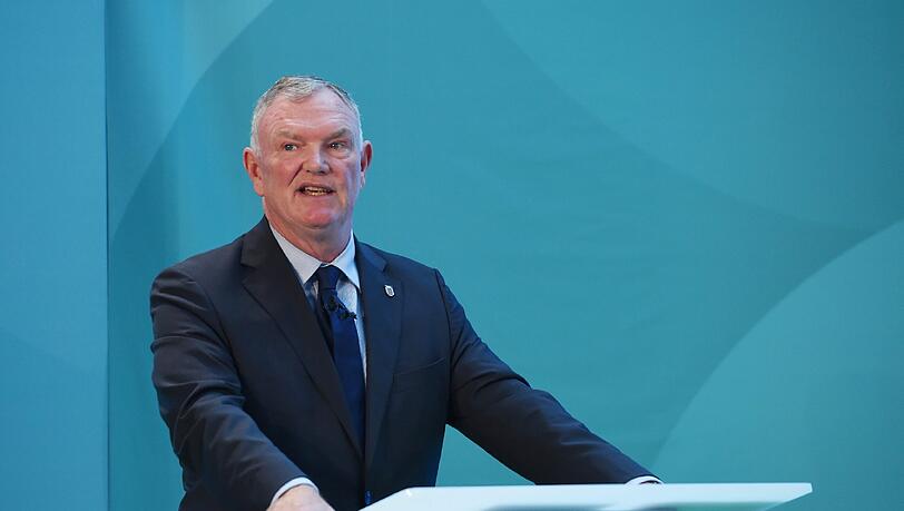 Greg Clarke warnt schwule Fußballer vor einem "Outing". Greg Clarke warnt schwule Fußballer vor einem "Outing".