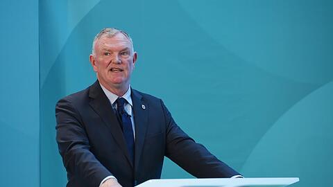 Greg Clarke warnt schwule Fußballer vor einem "Outing".
