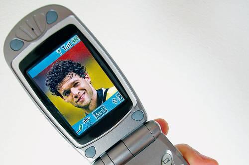 Anruf aus London! Michael Ballack hat sich bereits telefonisch gemeldet bei Jogi Löw. Dem Bundestrainer ist das aber nicht genug.