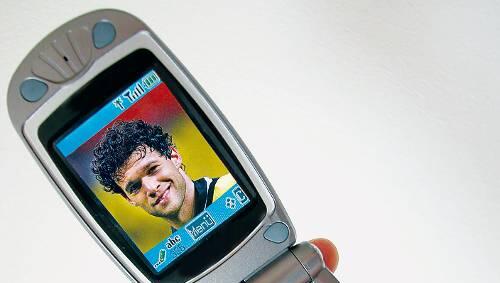 Anruf aus London! Michael Ballack hat sich bereits telefonisch gemeldet bei Jogi Löw. Dem Bundestrainer ist das aber nicht genug. Anruf aus London! Michael Ballack hat sich bereits telefonisch gemeldet bei Jogi Löw. Dem Bundestrainer ist das aber nicht genug.